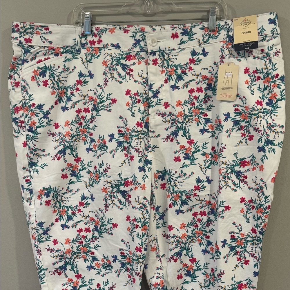 St. Johns Bay Capri Pants Womens 24W White Cotton Floral Stretch Slender NEW
